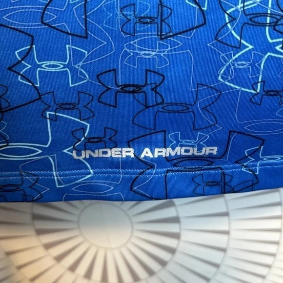 EUC‎ WOMENS Under ARMOUR tank with built in bra - Picture 3 of 6